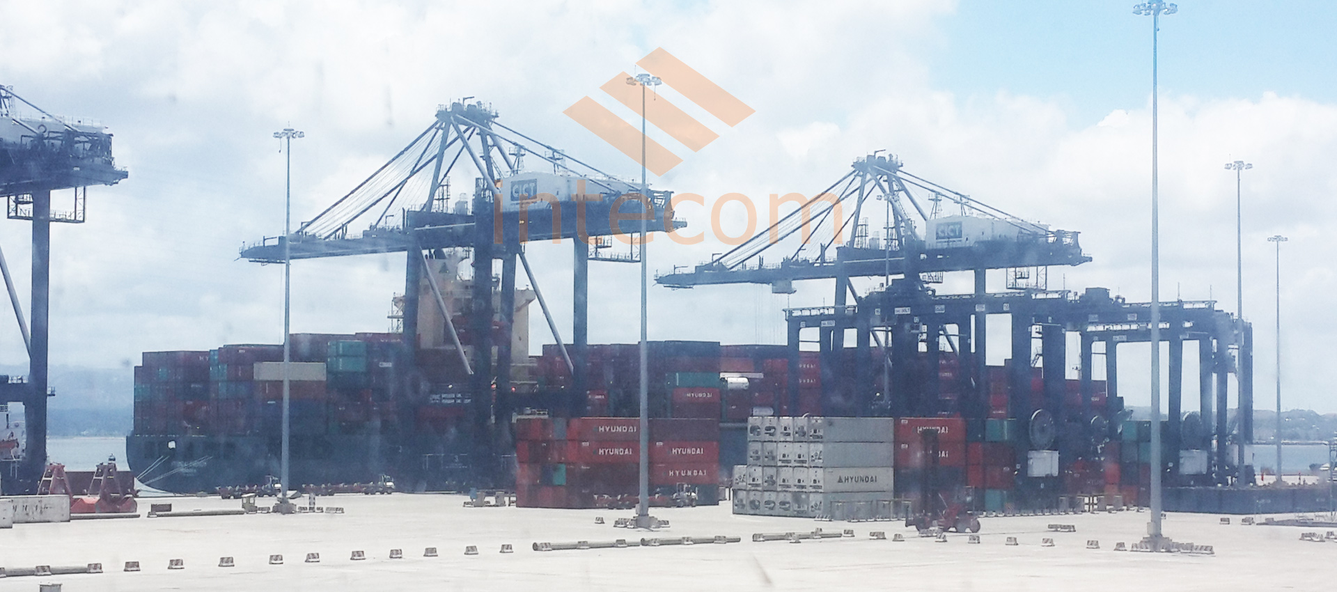 Khai thác hàng Container tại cảng CICT